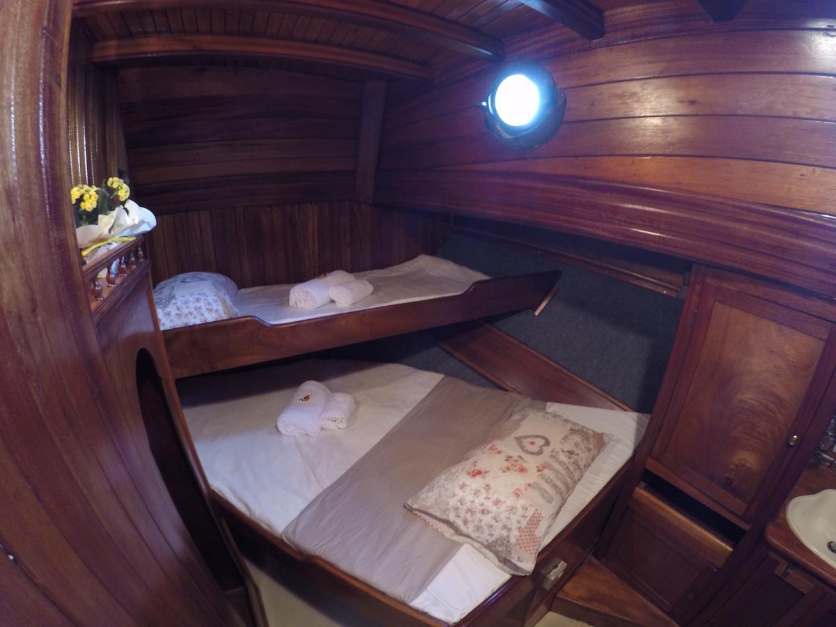 Hotel en barco Akos