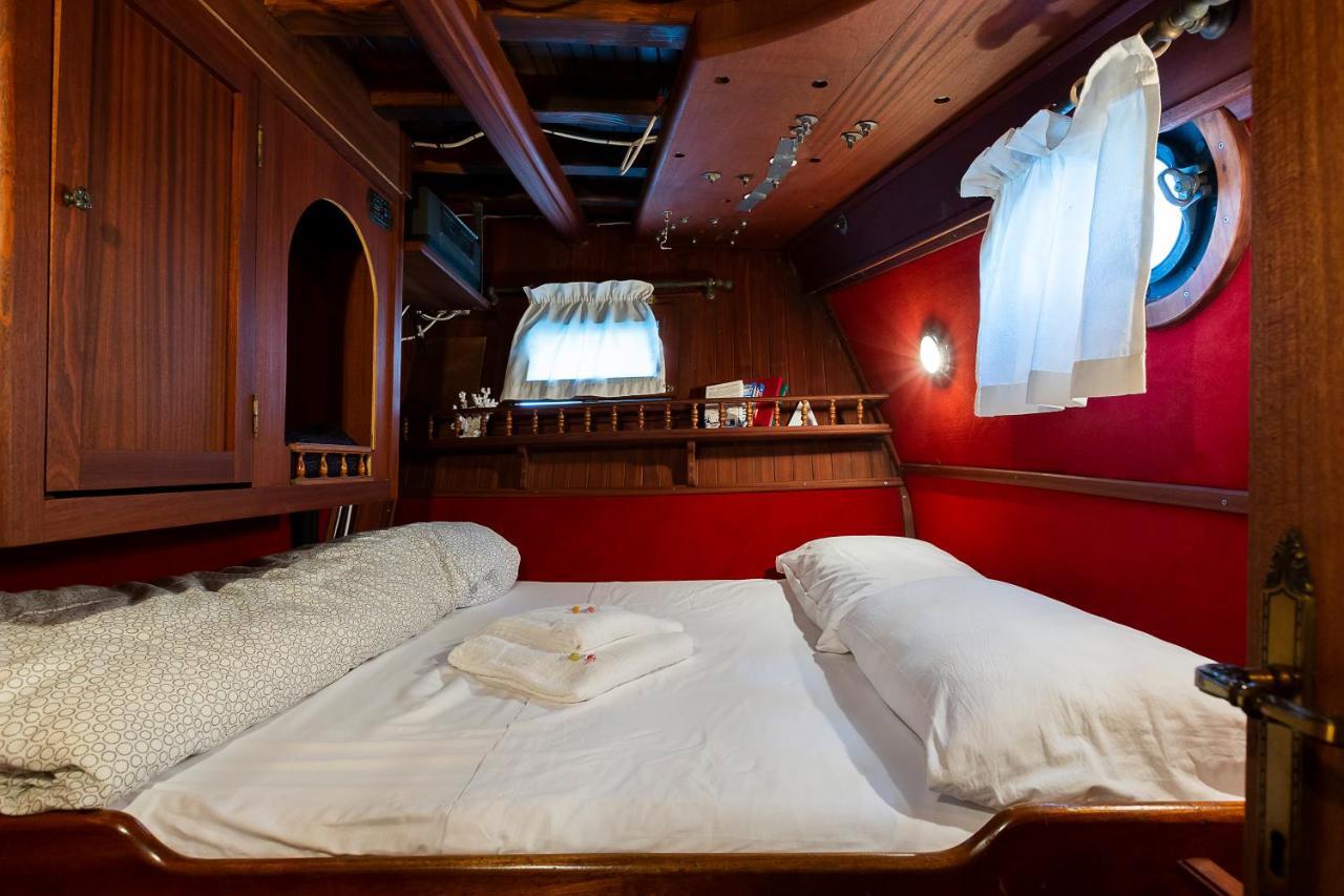 Akos Hotel en barco Venecia