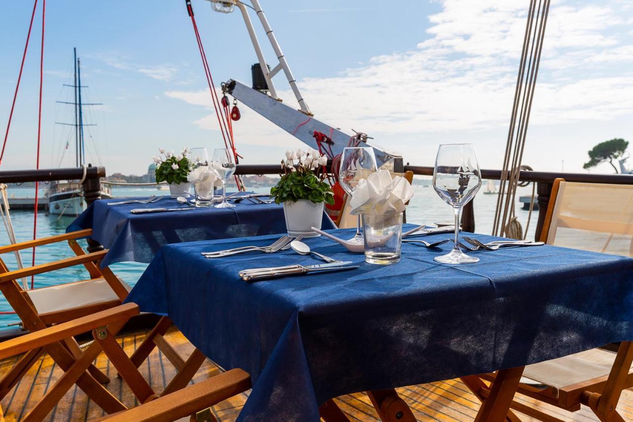 Akos Hotel en barco *