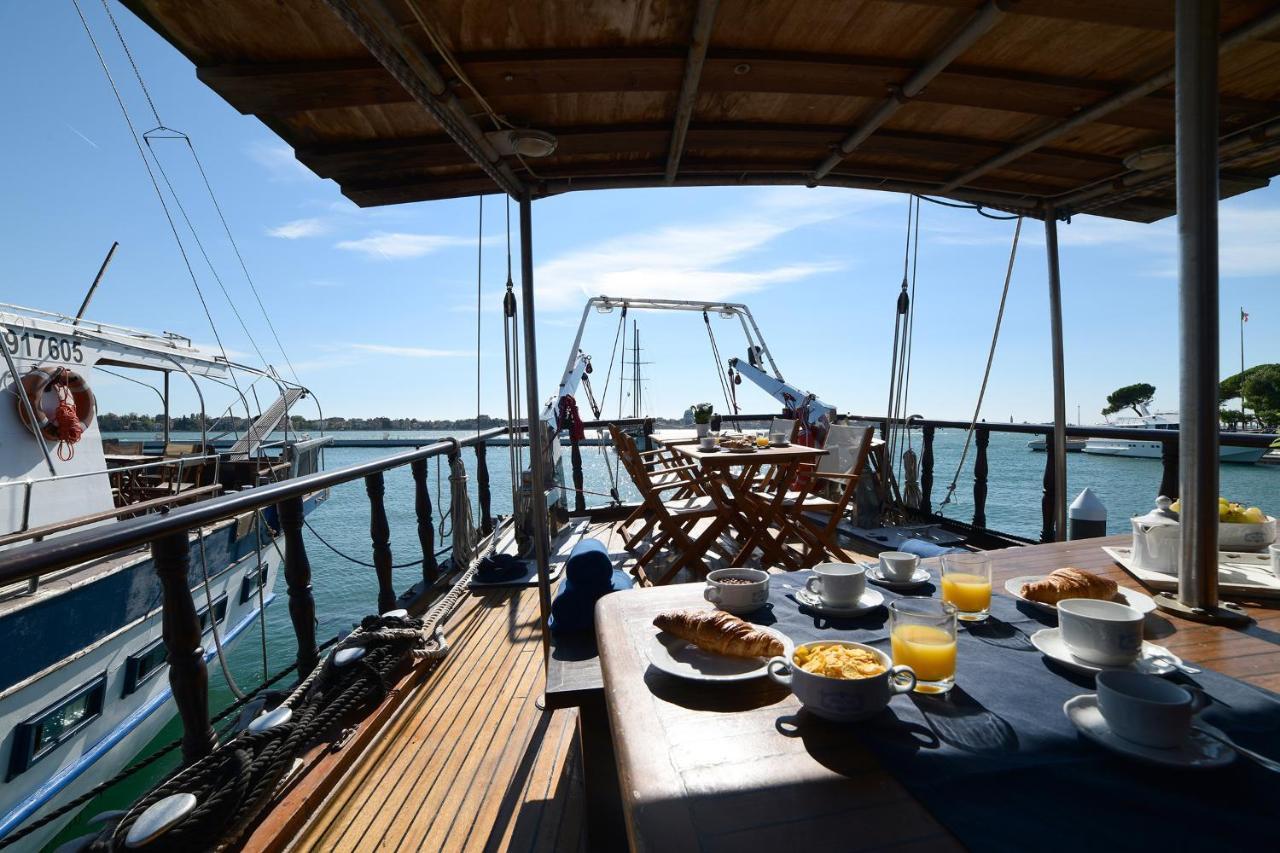 Akos Hotel en barco